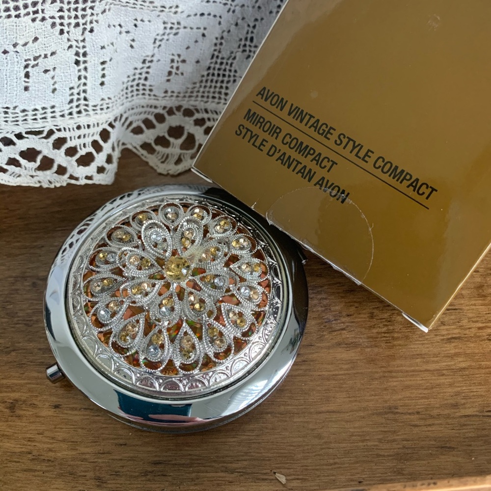 Avon Vintage style Compact Mirror